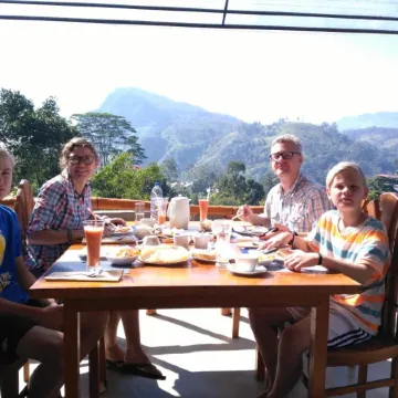 Ella Rawana Den Hotel