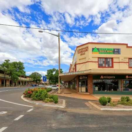 Golden Peak Motel PeakHill