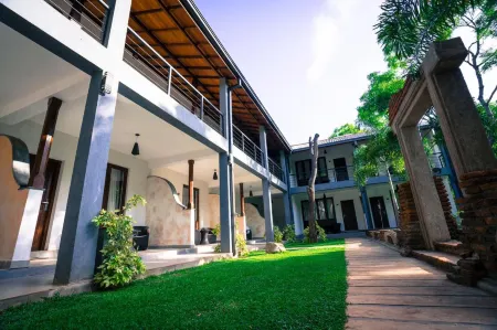 Hotel Alakamanda Отели в г. Анурадхапура