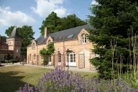 Hostellerie du Château les Muids Отели в г. Ламот-Бёврон