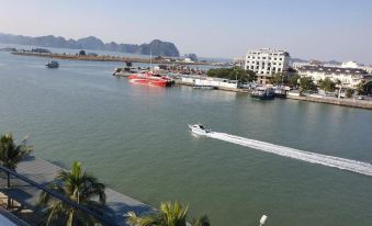 Golden Palm HaLong Hotel