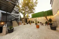 Doors Hotel Hotels near ვიშლისთი - wishlist