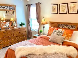 Spacious & Comfy Home in Ultra-Convenient Location 2025 Traveller Award Winner