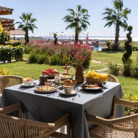 Akrolithos Luxury Suites & Spa