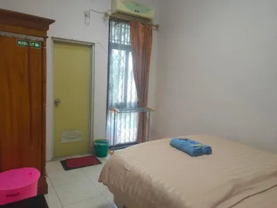 200 m² dengan 5 kamar tidur dan 4 kamar mandi pribadi di Kesambi Hotel dekat Taman Doa Regina Rosari