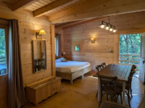 Les Cabanes Dans les Bois Logis Hôtel