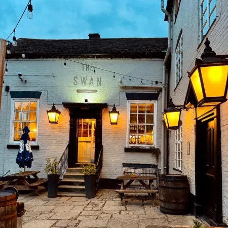 The Swan Taphouse Отели в г. Лейтон энд Итон Константин