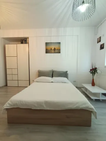 Elegant Studio Militari Private Parking Self check in Netflix New building Hotels in 