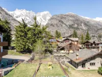 Le Mallet, Courmayeur, Alpine Homesuite Hotels near Tzaly