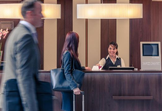 3. 머큐어 호텔 뒤..