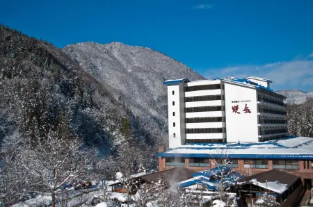 Okuhida Garden Hotel Yakedake Отели рядом с достопримечательностью «Падение Хираю»