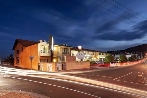 Black Buffalo Hotels in New Town