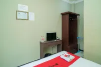 RedDoorz Plus Syariah at Lotus Hotel Bojonegoro Hotels in Bojonegoro