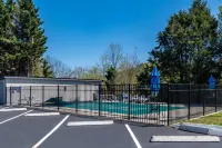Quality Inn Cleveland - Pools