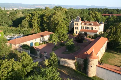 Château de Champlong Table Hôtel Golf & Spa Отели в г. Париньи