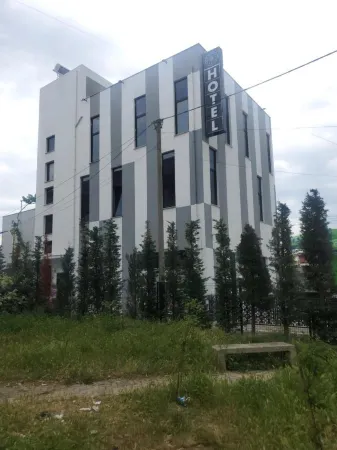 BS Hotel Отели рядом с достопримечательностью «Bay of Lalzi»