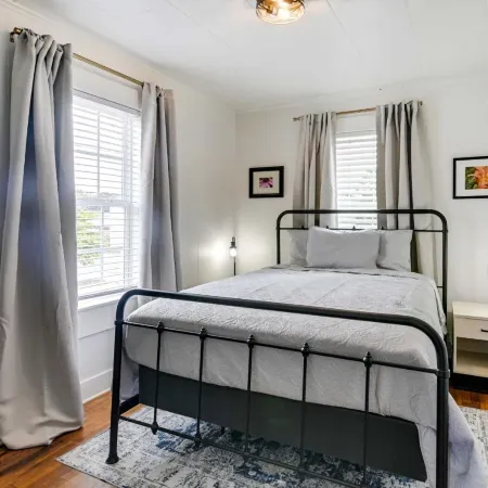 Cozy Starkville Apartment Walk to Main Street!