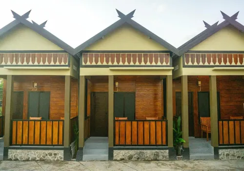 Grand Khalifah Guesthouse Hotels in Sumbawa