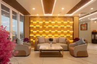 Le Crown Hotel