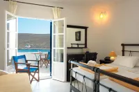 Vardia Bay Studios - balcony