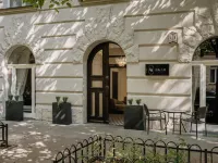 Dream Boutique Aparthotel Hotels near Dragon's Den