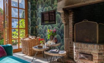 Exclusive Suites the Secret Garden