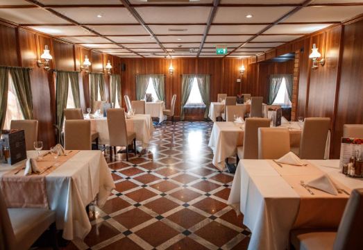 리버 팰리스 호텔 아티라우