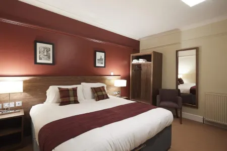 Eagle Hotel Отели рядом с достопримечательностью «Данробин Касл & Гарденс»