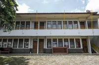 Rumah Pahoman Syariah Mitra RedDoorz Các khách sạn ở Pahoman