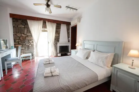 Dionysos Hotel Отели рядом с достопримечательностью «Paralia Plaka»