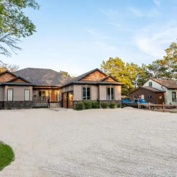 Stay549 Hotels near Assiniboine Park Zoo