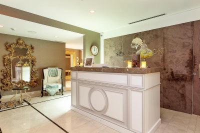 Front Desk Les Ambassadeurs Hotel & Casino Photo