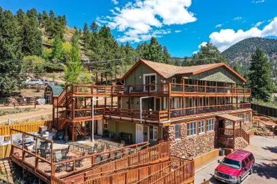 Green Mountain Falls Lodge Отели в г. Каскейд-Чипита Парк