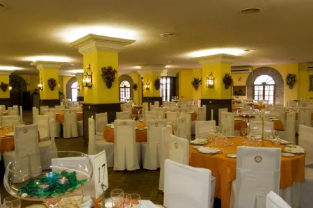 Hotel Anfiteatro Romano Отели в г. Алькала-дель-Рио