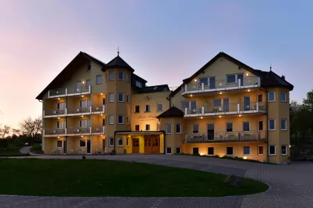 Hotel Wender Отели в г. Фойхтванген