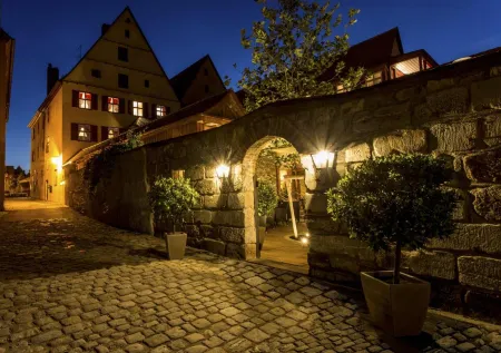 Meiser Altstadt Hotel Отели рядом с достопримечательностью «Cathedral of Saint George»