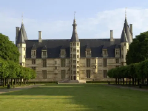 キリヤード ヌヴェール センター ヌベールのホテル