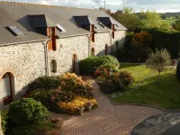 Domaine du Grenier Hotels in Lamballe