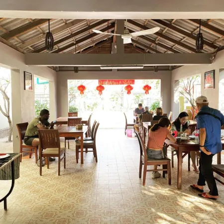 Neakru Guesthouse and Restaurant