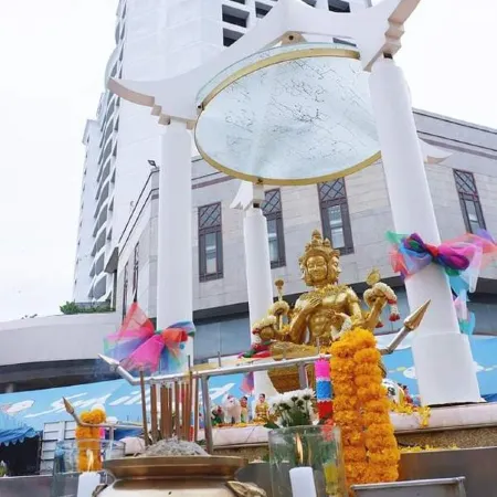 Thumrin Thana Hotel