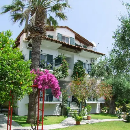 Giovanni Apartments
