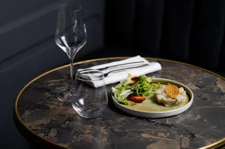 La Croix d'Or Logis Hôtels Отели в г. Мелан