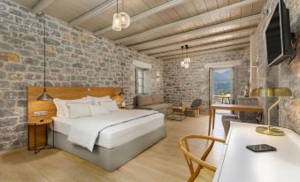 Trapela Limeni Luxury Suites