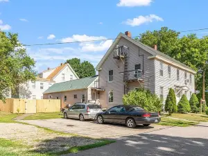 New!! Lovely Unit w/ Private Hot Tub and Patio!