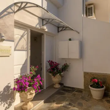 Denise Studios and Apartments