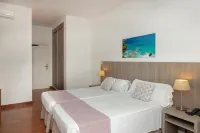 Hotel Club S'Illot - Parvekkeita