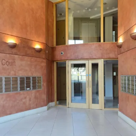 Hamilton Court Apartments from Your Stay Bristol Отели рядом с достопримечательностью «Студия BBC в Бристоле»