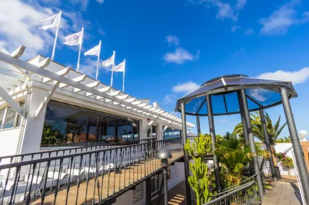 Arena Beach Отели рядом с достопримечательностью «KACTUS Café»