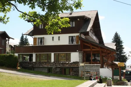 Hotel le Christiania Отели рядом с достопримечательностью «Golf Les Gets»