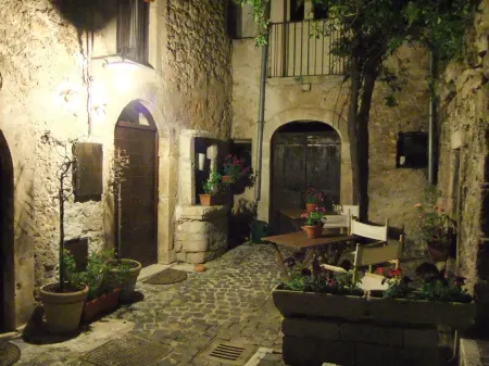 Residenza la Torre Отели рядом с достопримечательностью «Rocca Calascio»